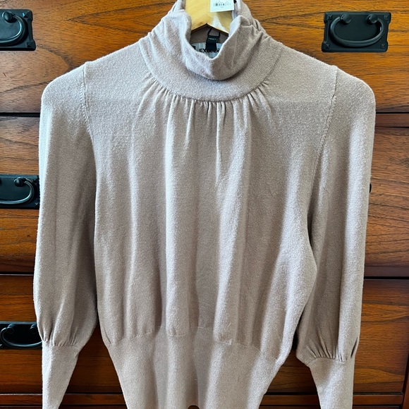 Express NWT BEIGE High Ribbed Blouson Sleeve Turtleneck Sweater XS - Picture 2 of 8
